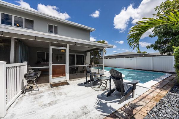 Exterior, Pool