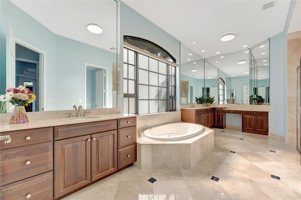 Bathroom, Dual Sink Vanities, Interior, Recessed Lighting