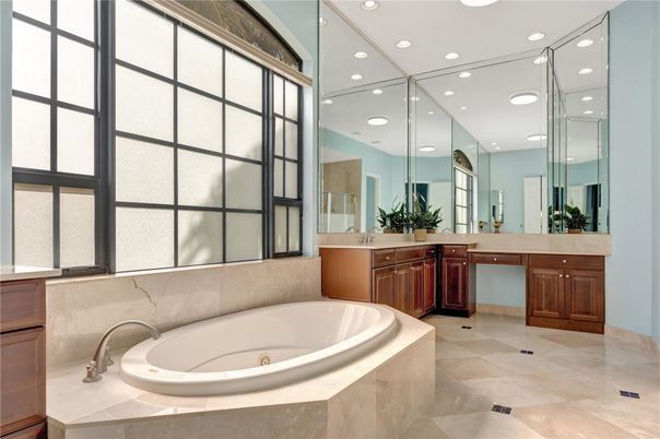 Bathroom, Dual Sink Vanities, Interior, Recessed Lighting