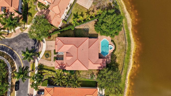 Exterior, Drone