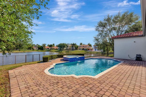 Exterior, Lake, Pool, Water