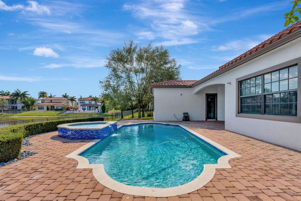 Exterior, Pool