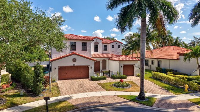 Attached, Exterior, Facade, Spanish Mediterranean