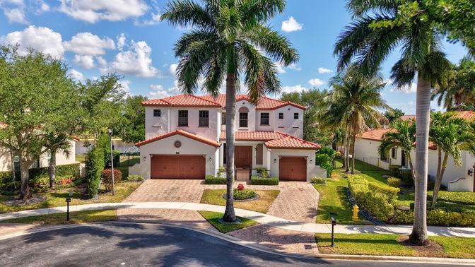 Attached, Exterior, Facade, Spanish Mediterranean