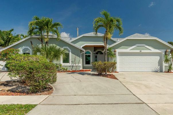Attached, Exterior, Facade, Ranch