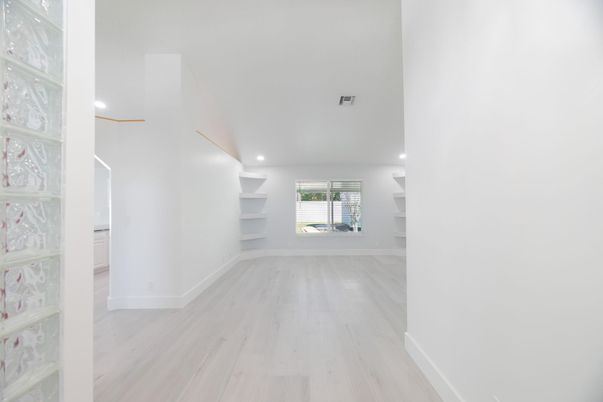 Empty room, Interior, Recessed Lighting, Wood Texture Flooring