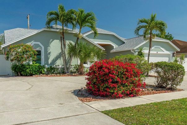 Attached, Exterior, Facade, Ranch