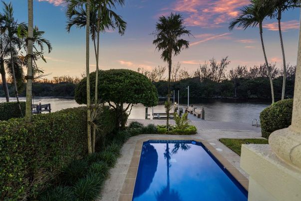 Exterior, Pool, Water