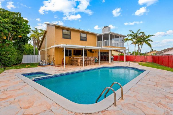 Exterior, Pool