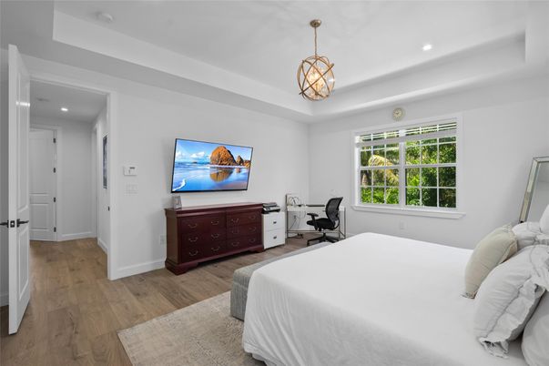 Bedroom, Home Office, Interior, Pendant Lights, Recessed Lighting, Wood Texture Flooring