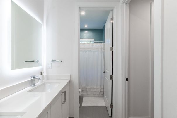 Bathroom, Dual Sink Vanities, Interior, Recessed Lighting