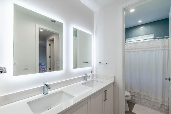 Bathroom, Dual Sink Vanities, Interior, Recessed Lighting