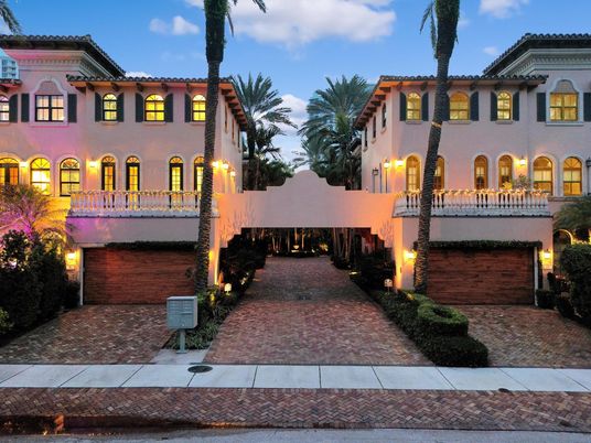 Attached, Exterior, Facade, Mediterranean