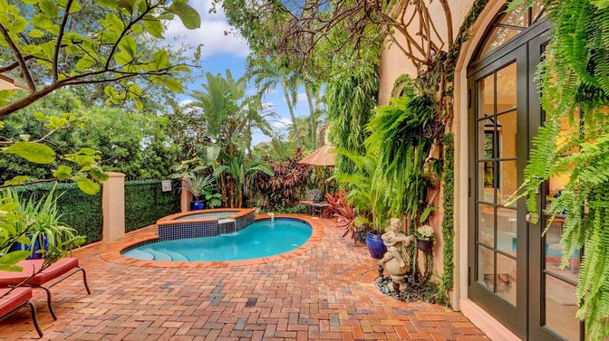 Exterior, Pool