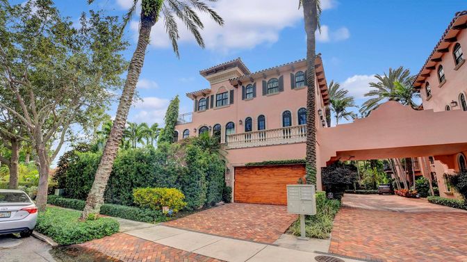 Attached, Exterior, Facade, Mediterranean