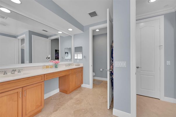 Bathroom, Dual Sink Vanities, Interior, Recessed Lighting