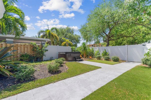 Backyard, Exterior, Hot Tub