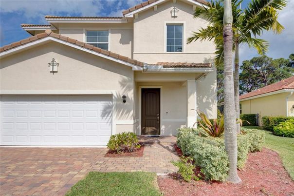 Attached, Exterior, Facade, Mediterranean