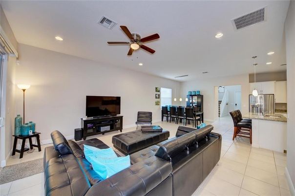 Dining room, Interior, Kitchen, Living room, Pendant Lights, Recessed Lighting, Stainless Steel Appliances