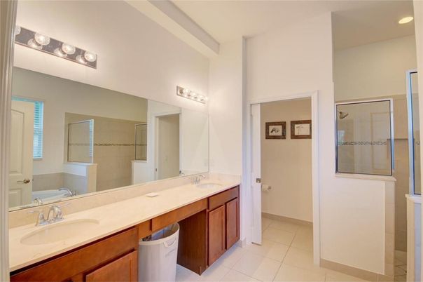 Bathroom, Dual Sink Vanities, Interior, Recessed Lighting