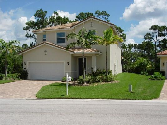 Attached, Exterior, Facade, Mediterranean