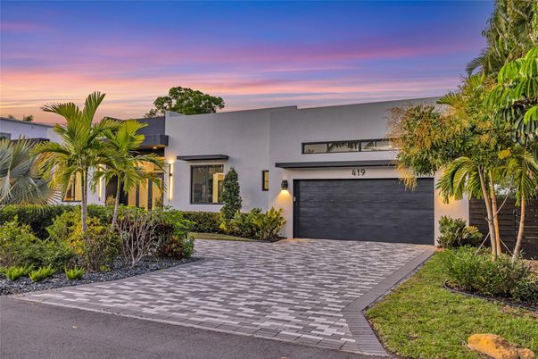 Attached, Exterior, Facade, Modern