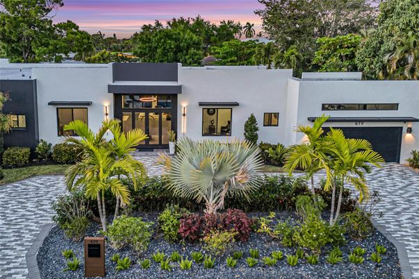 Attached, Exterior, Facade, Modern