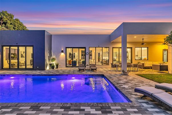 Exterior, Pool