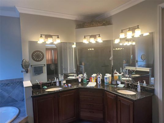 Bathroom, Dual Sink Vanities, Interior