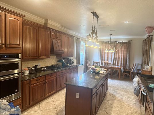 Chandelier, Dining room, Interior, Kitchen, Pendant Lights, Recessed Lighting, Stainless Steel Appliances