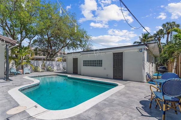 Exterior, Pool