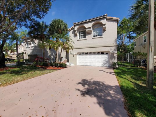 Attached, Exterior, Facade, Mediterranean