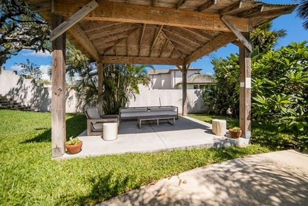 Backyard, Exterior