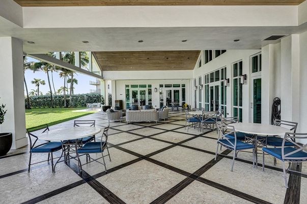 Exterior, Interior, Living room, Recessed Lighting, Wooden Ceilings