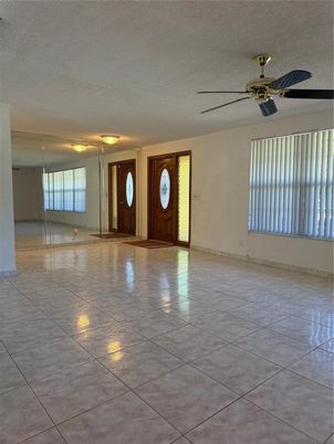 Empty room, Interior