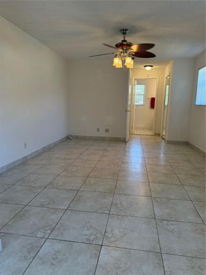 Empty room, Interior