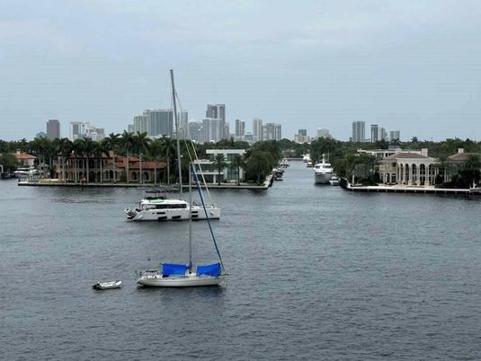 Exterior, Lake