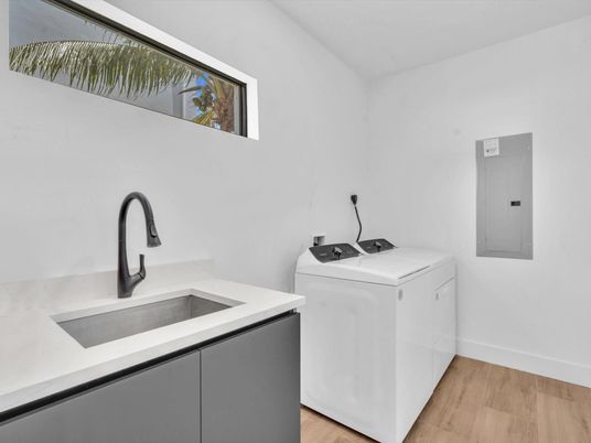 Interior, Washer, Wood Texture Flooring