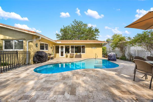 Exterior, Pool
