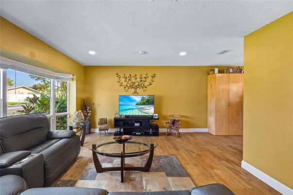 Interior, Living room, Recessed Lighting, Wood Texture Flooring