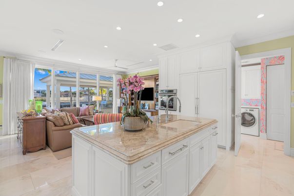 Interior, Kitchen, Living room, Recessed Lighting, Washer, Water