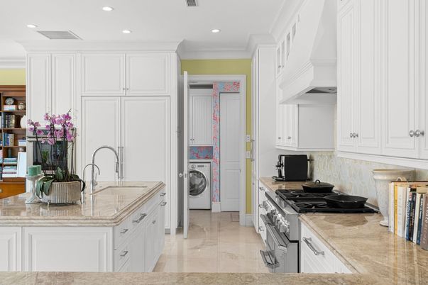 Interior, Kitchen, Recessed Lighting, Washer