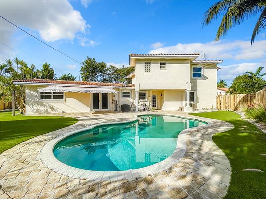 Exterior, Pool