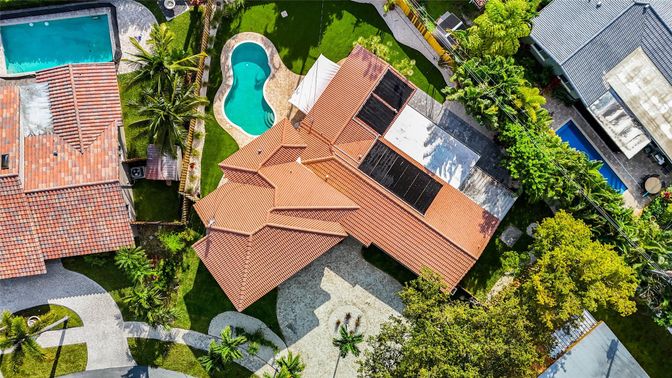 Exterior, Drone