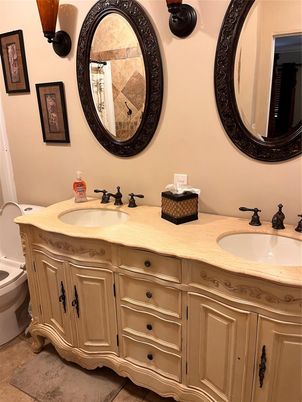 Bathroom, Dual Sink Vanities, Interior