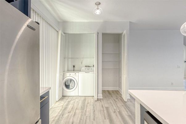 Interior, Utility Closets, Washer, Wood Texture Flooring