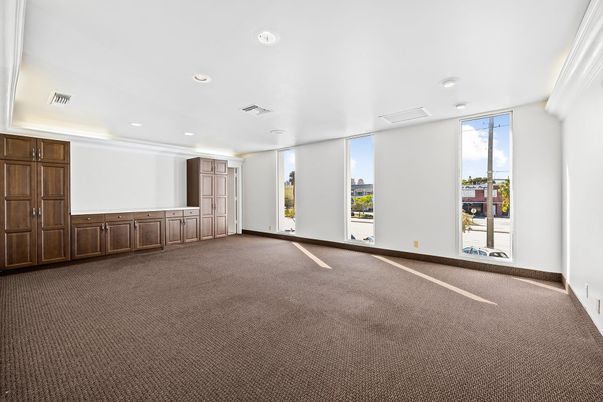 Empty room, Interior, Recessed Lighting