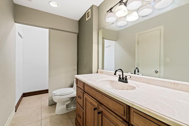 Bathroom, Interior, Recessed Lighting