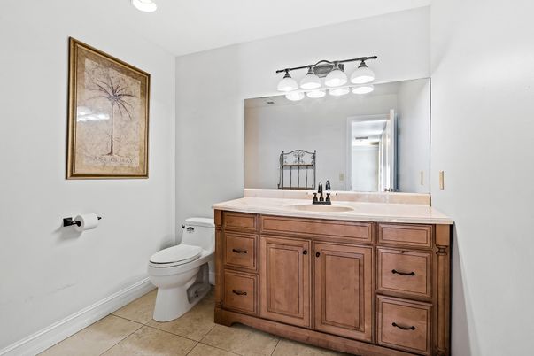 Bathroom, Interior, Recessed Lighting