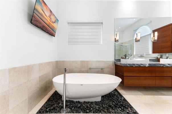 Bathroom, Dual Sink Vanities, Free Standing Baths, Interior, Recessed Lighting